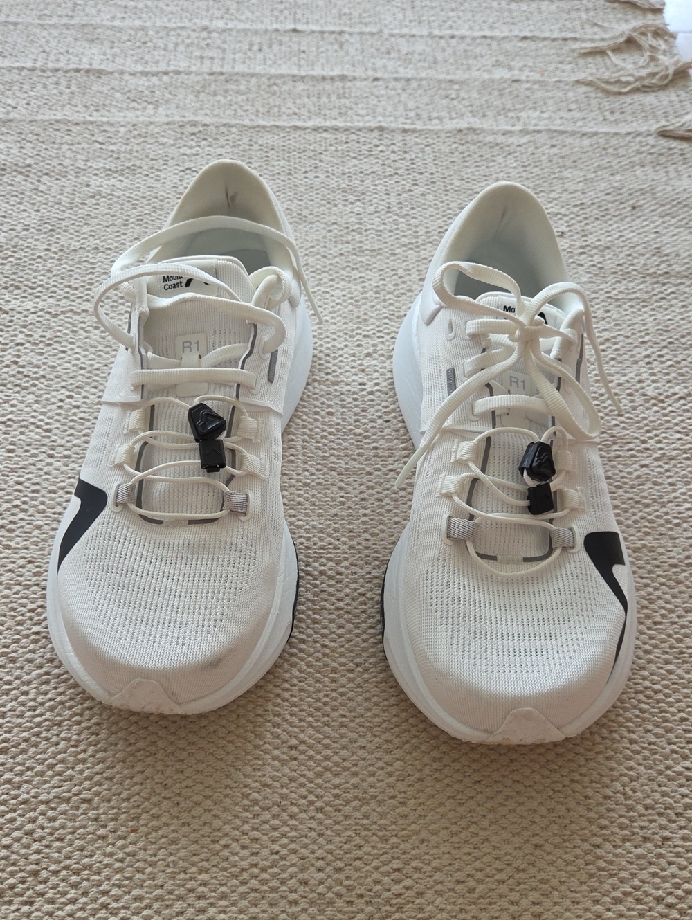 Mount to Coast Women's Size 8 Running White Athletic Sneakers with Black Accents
